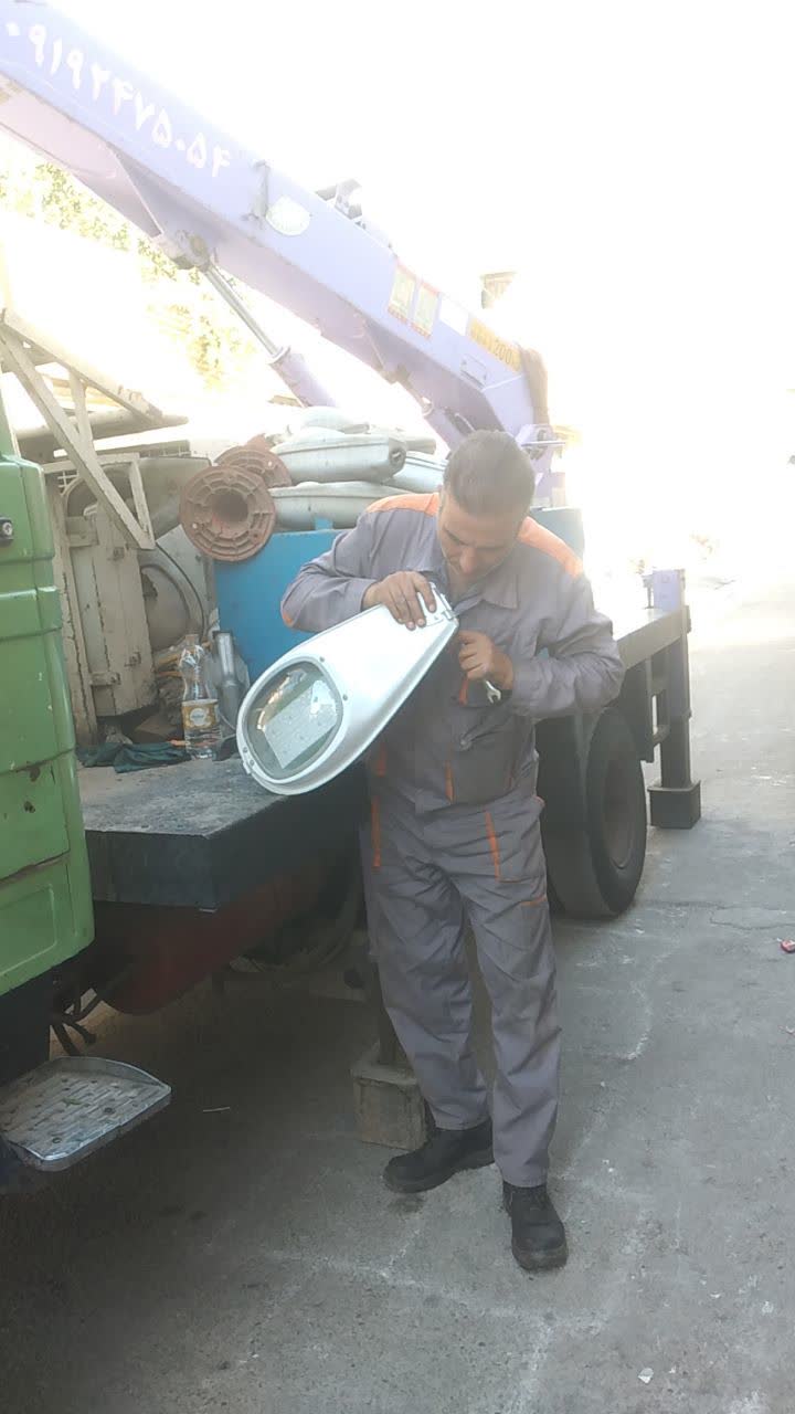 اجرای طرح احیای انرژی با تعویض سر چراغ های گازی قدیمی در شهر فرون آباد