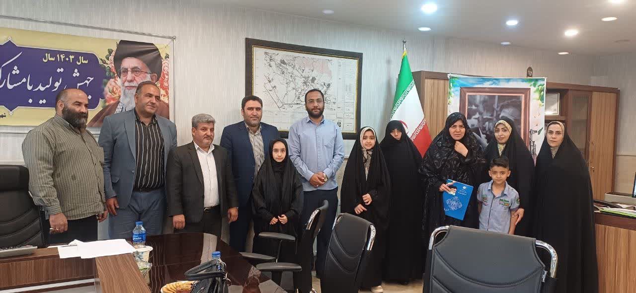  شهردار فرون آباد: دانش آموزان به عنوان یاور شهرداری در حفظ و نگهداشت شهر مشارکت کنند