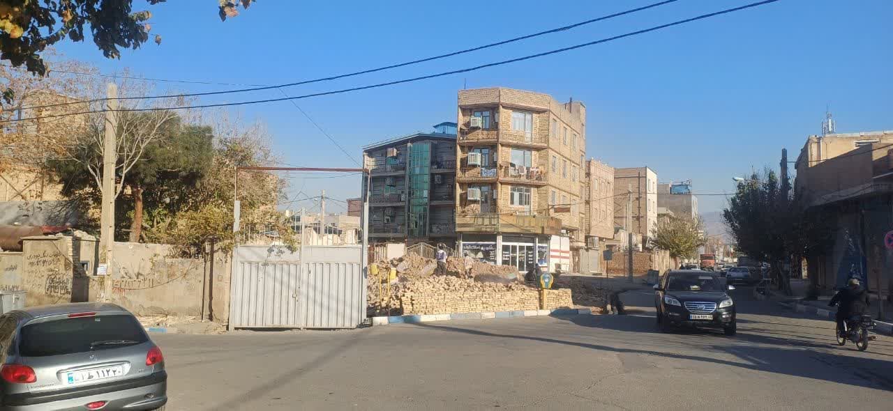  شهردار فرون آباد: آزادسازی معابر شهری عمده‌ترین راهکار برای کاهش بار ترافیکی است