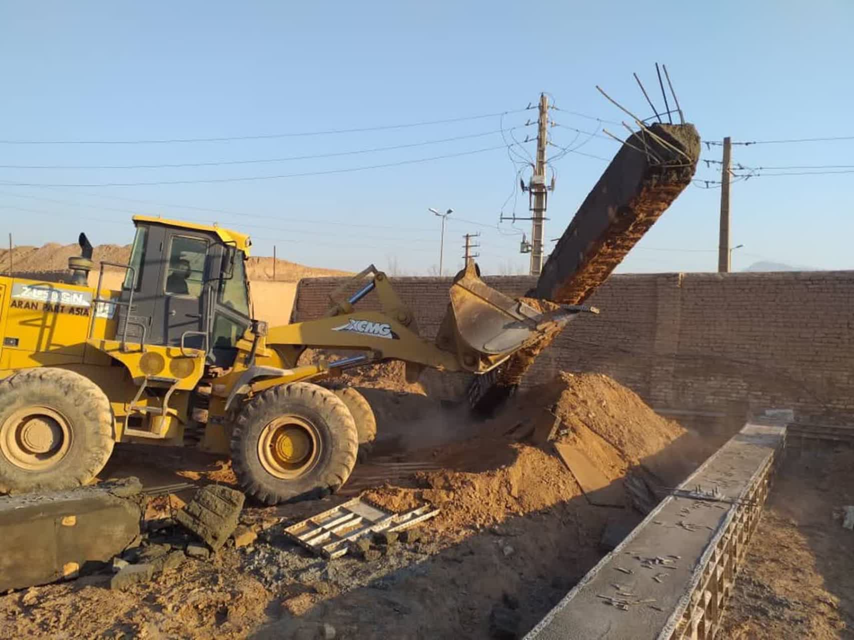  شهردار فرون آباد در بازدید از عملیات اجرای دال گذاری پل بلوار شهید سلیمانی گفت: پروژه پل بلوار شهید سلیمانی از جمله پروژه های مهم، زیرساختی و تاثیرگذا