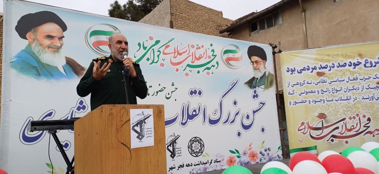  شهردار خبر داد؛ جشن بزرگ انقلاب و عشایری در شهر فرون آباد برگزار شد