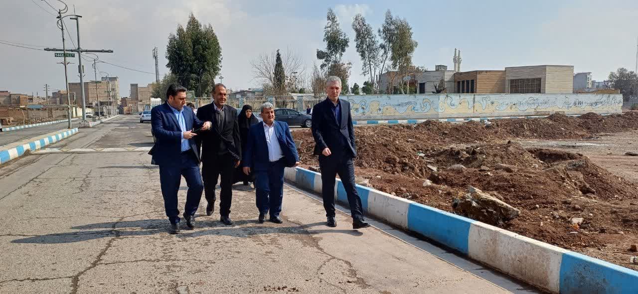  سرپرست فرمانداری پاکدشت از عملیات احداث درمانگاه شهر فرون آباد بازدید کرد