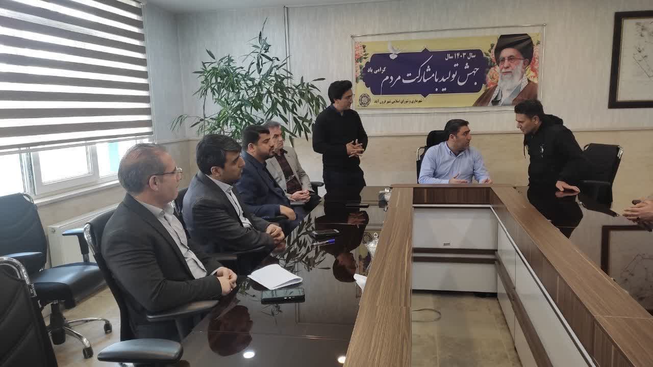  شهردار فرون آباد: ارتباط مستقیم شهروندان با مدیران شهری یکی از حقوق بحق مردمی است