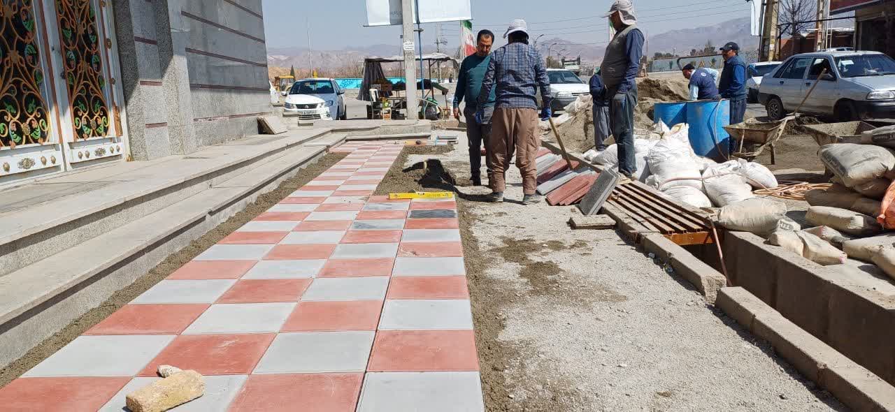  شهردار خبر داد؛ عملیات سنگ فرش خیابان ولیعصر (عج) شهر فرون آباد آغاز شد