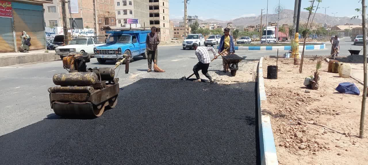  شهردار فرون آباد خبر داد؛ پخش و توزیع بیش از 150 تن آسفالت در معابر شهری فرون آباد