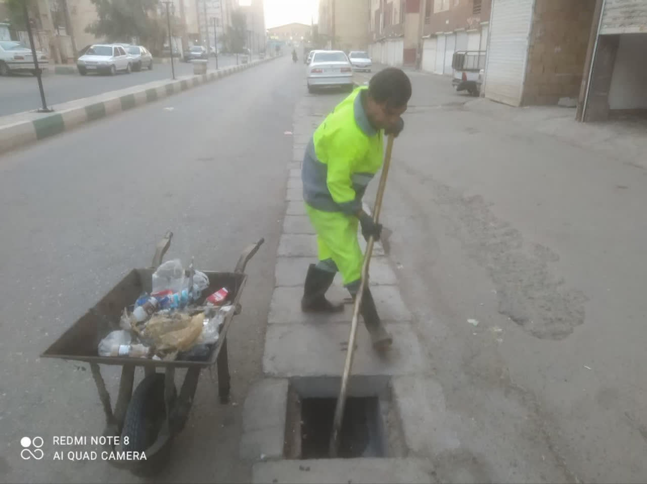 تداوم اجرای طرح لایروبی و شستشو و پاکسازی انهار سطح شهر  