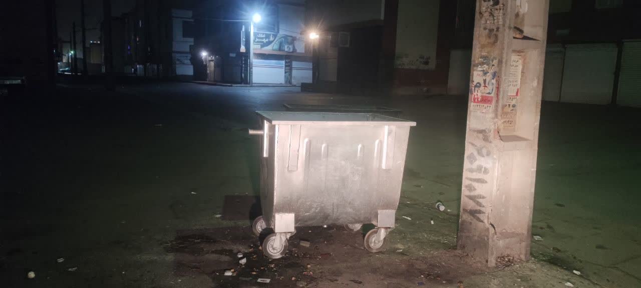 سطل های زباله مکانیزه جدید در معابر شهری فرون آباد نصب شد